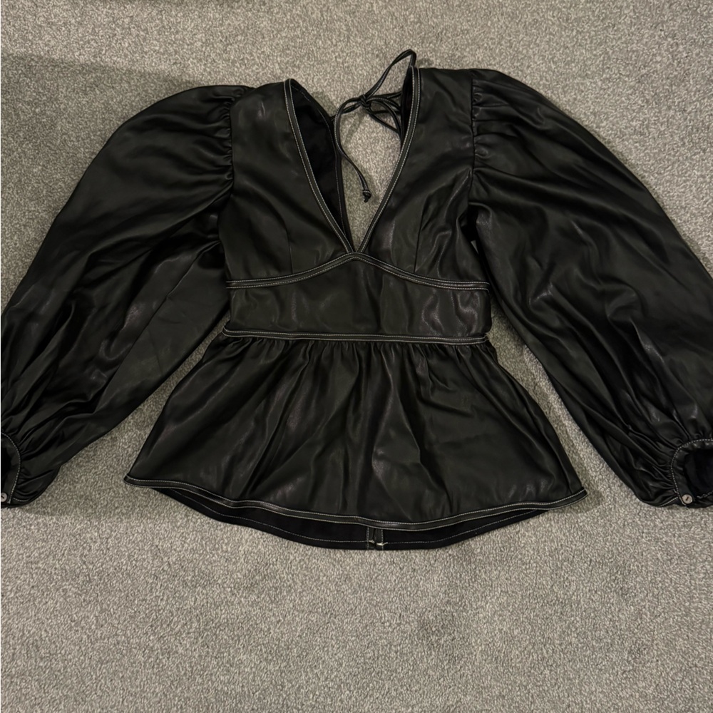 Puff sleeve leather top